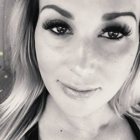 Meet your Posher, Tiffany - Picture 1 of 1